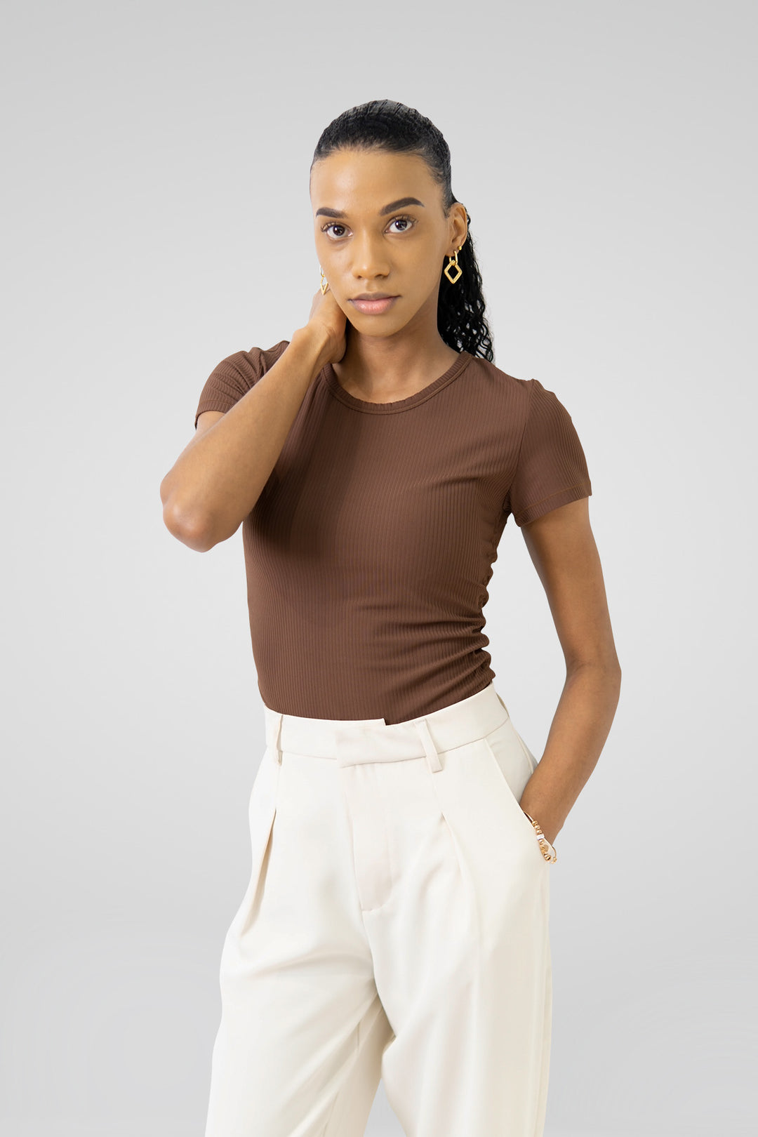 MULHER-BLUSA CASTANHA NOVA