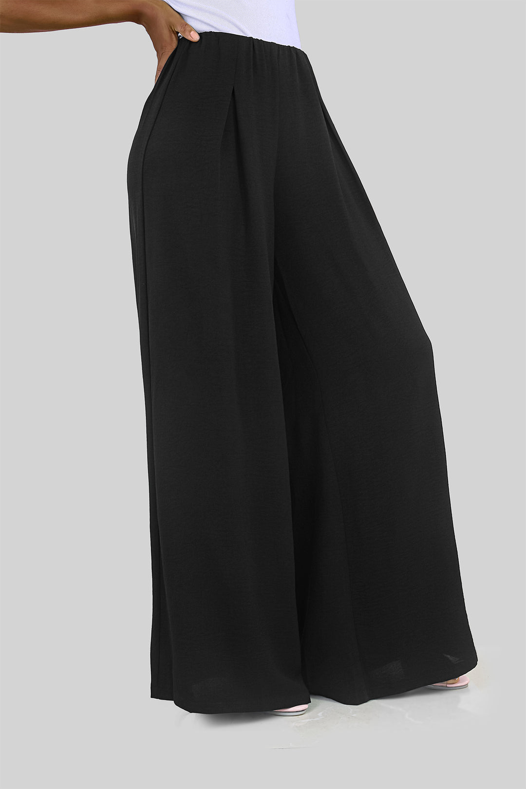 MULHER-CALÇA CASUAL PRETA NOVA 2026