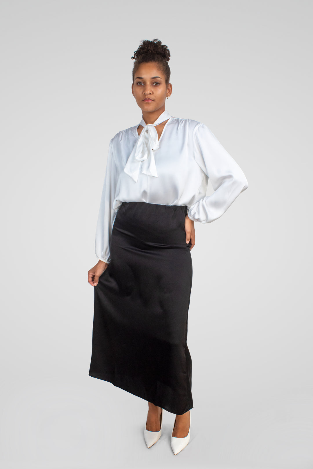 MULHER-BLUSA BRANCA NOVA