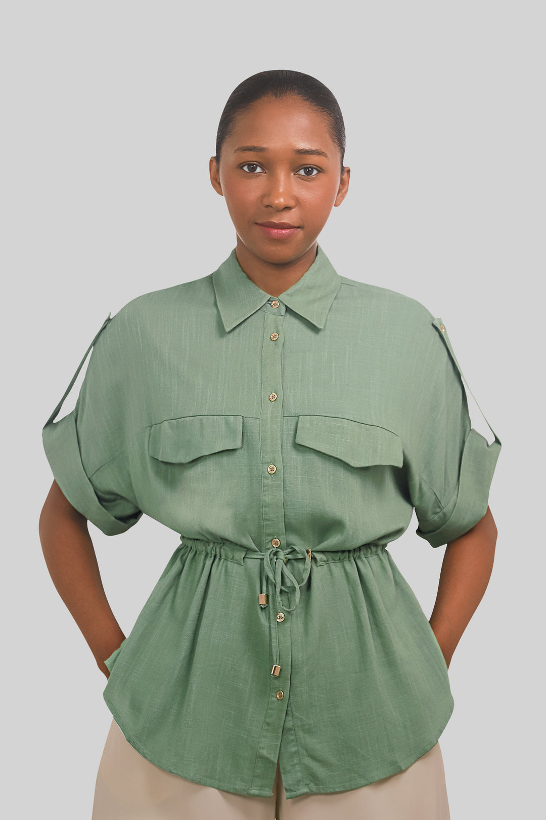 MULHER-BLUSA VERDE NOVA