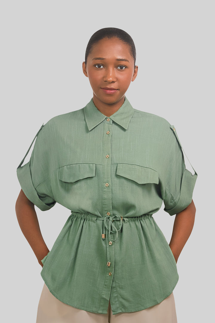 MULHER-BLUSA VERDE NOVA