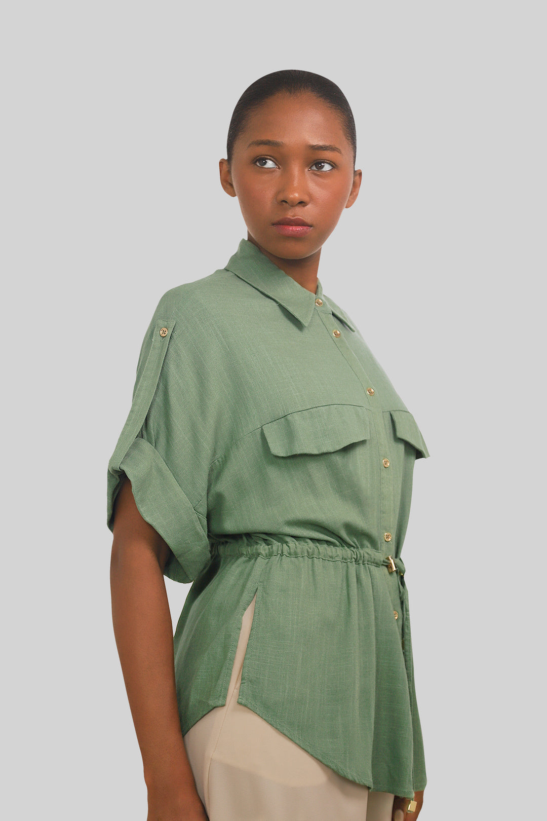 MULHER-BLUSA VERDE NOVA