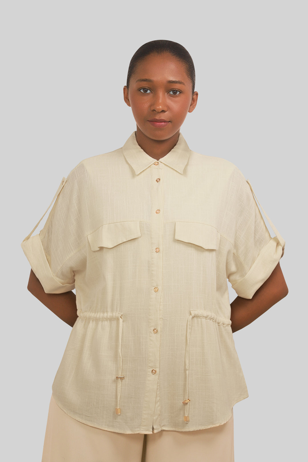 MULHER-BLUSA CREME NOVA