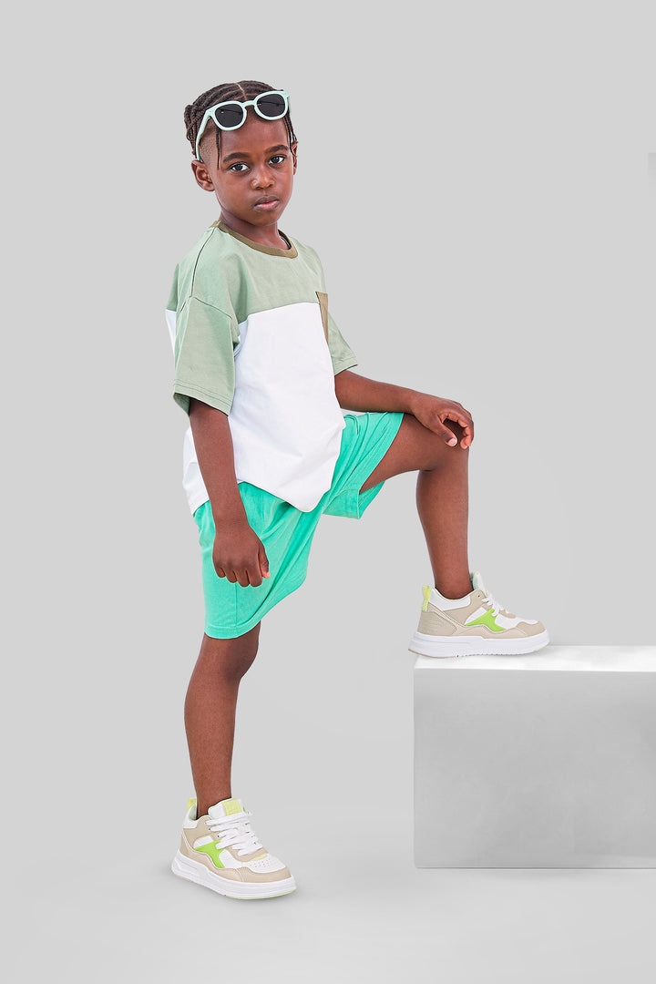 CRIANÇA- T-SHIRT VERDE E BRANCA NOVA