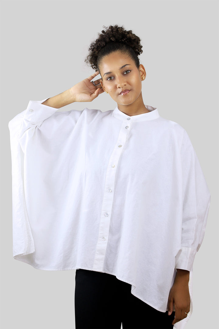 MULHER-CAMISA BRANCA NOVA 2026