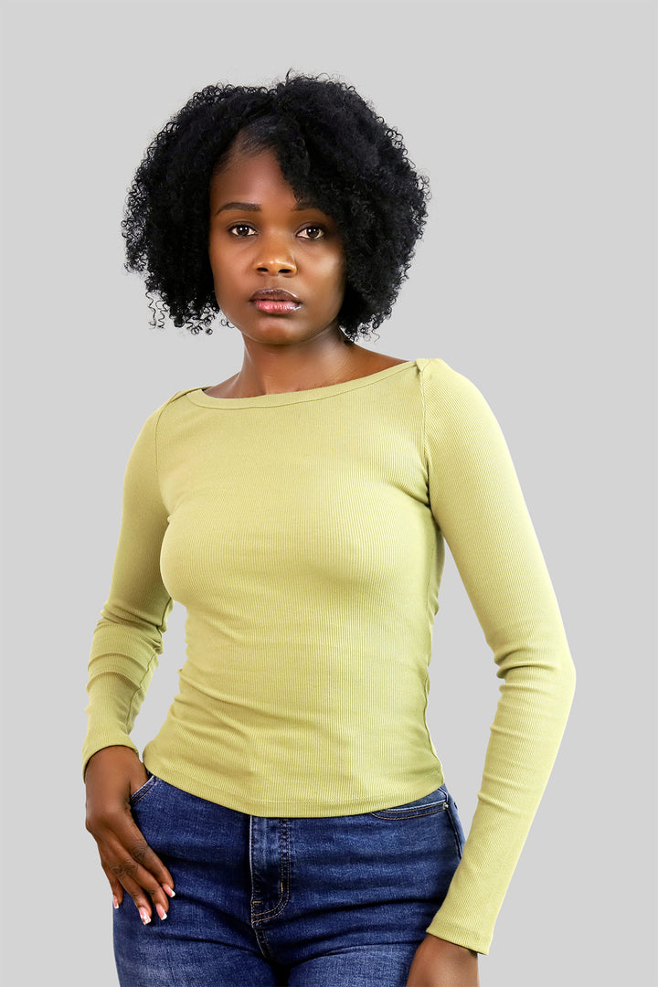 MULHER-BLUSA VERDE NOVA