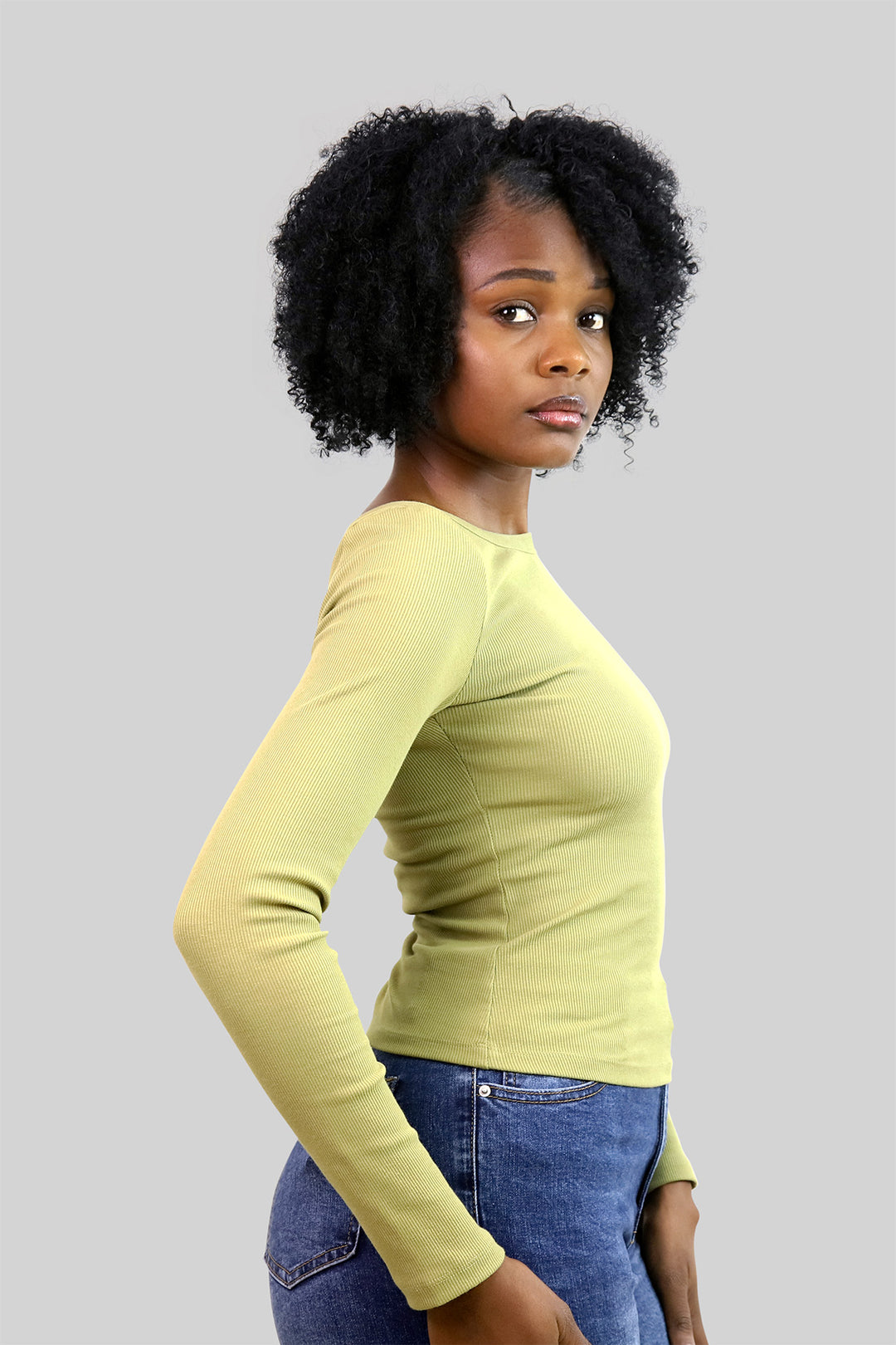 MULHER-BLUSA VERDE NOVA