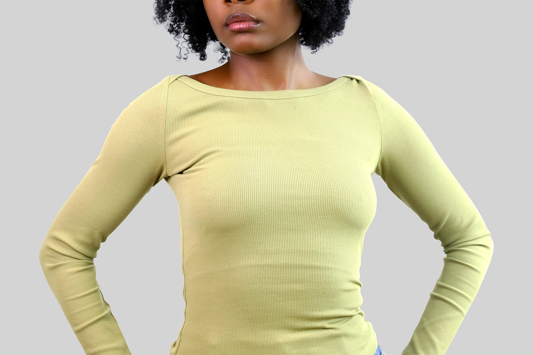 MULHER-BLUSA VERDE NOVA