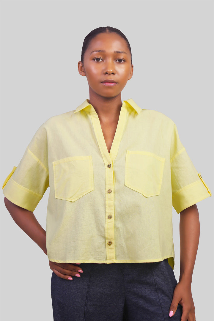 MULHER-CAMISA AMARELA NOVA