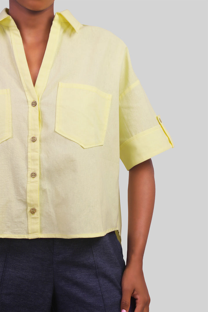 MULHER-CAMISA AMARELA NOVA