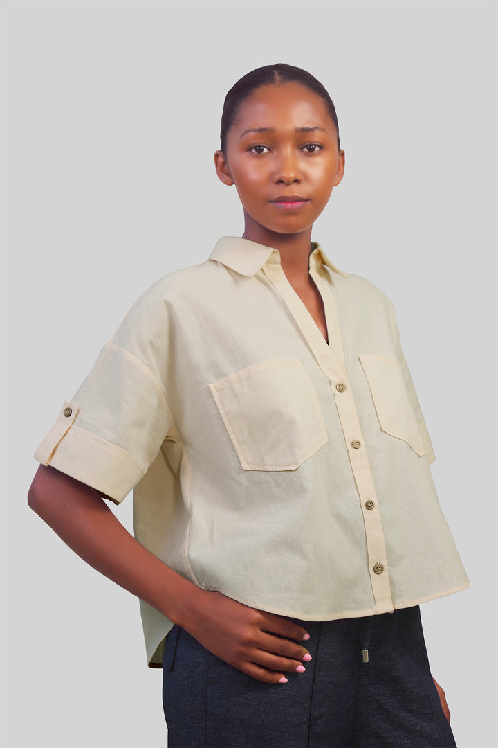 MULHER-CAMISA BRANCA NOVA