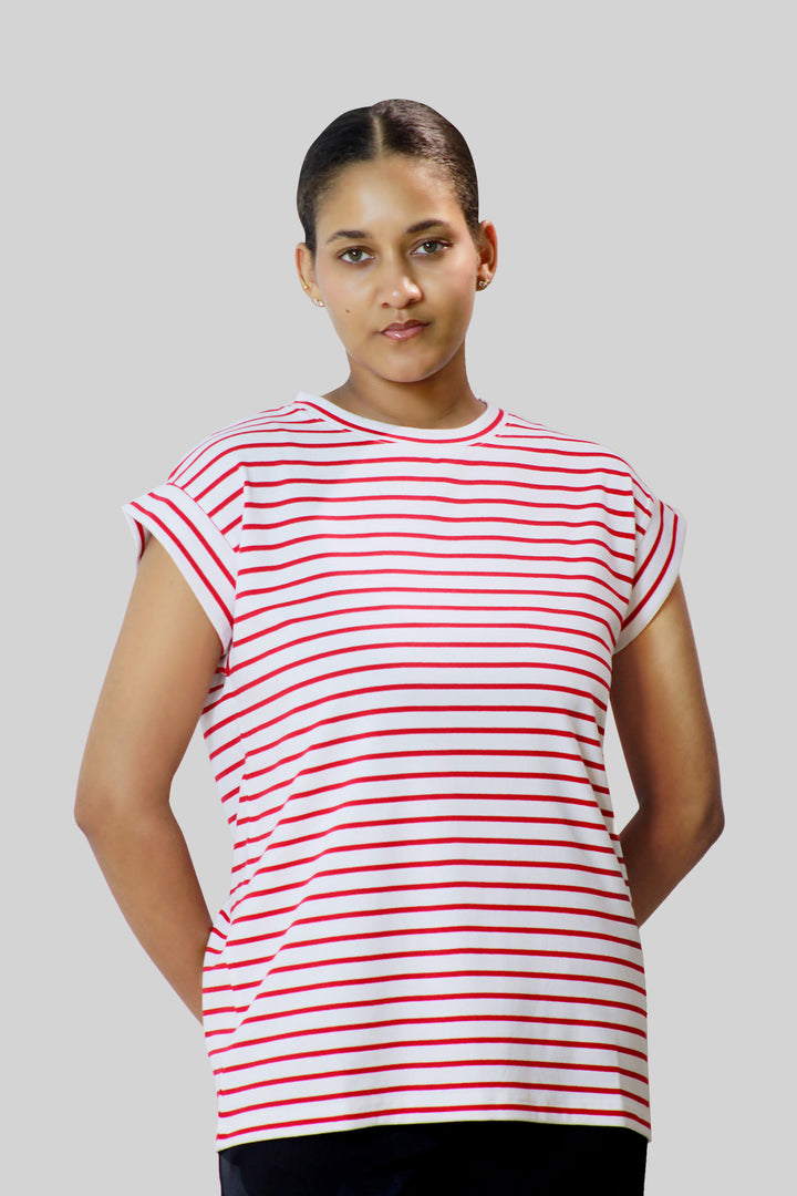 MULHER-BLUSA LISTRAS VERMELHAS NOVA