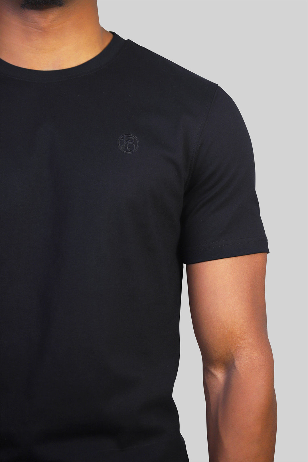 HOMEM-T-SHIRT PRETA NOVA