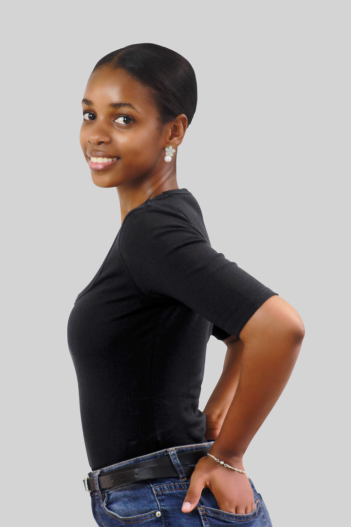 MULHER-BLUSA PRETA NOVA