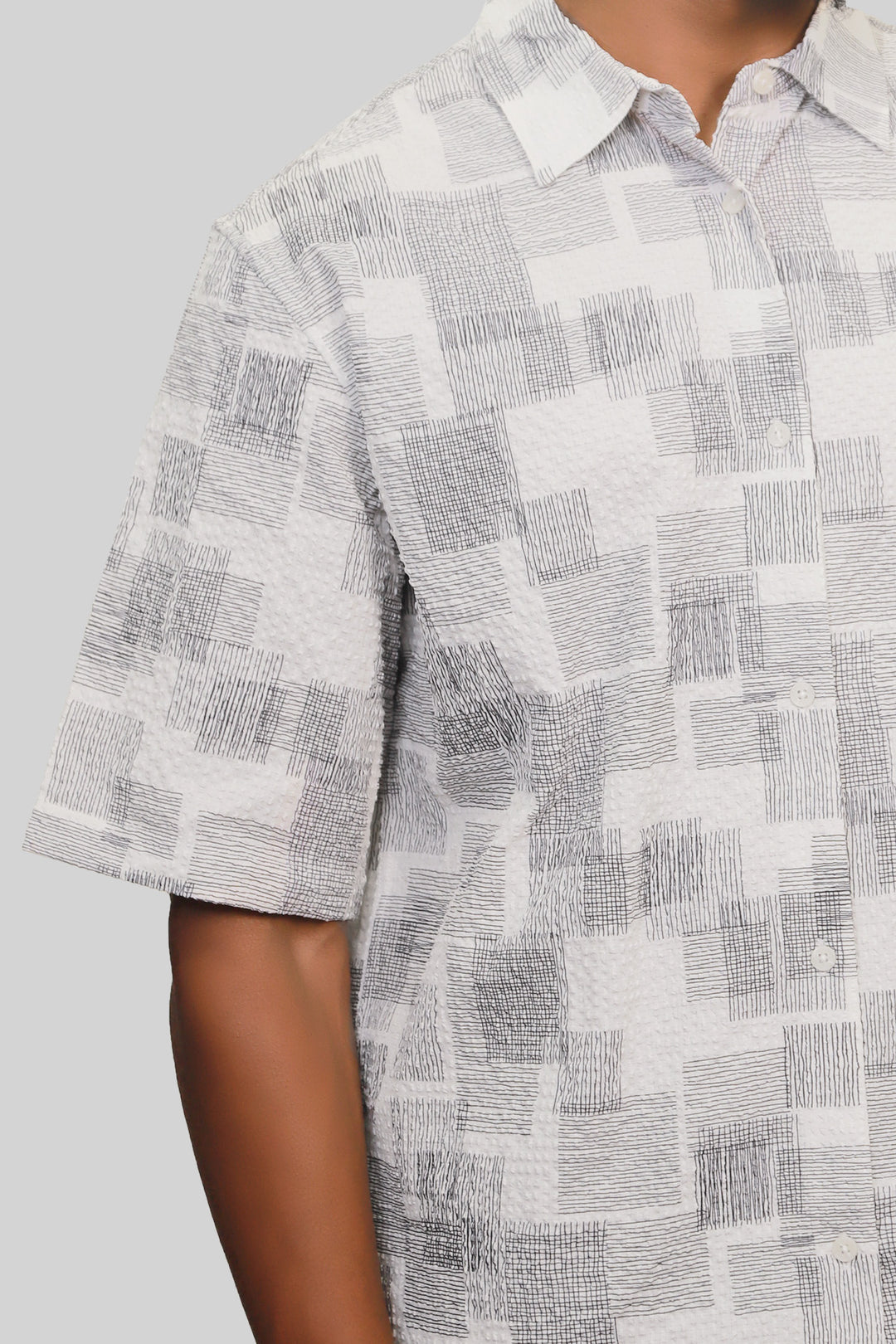 HOMEM-CONFORT CAMISA BRANCA E PRETA NOVA