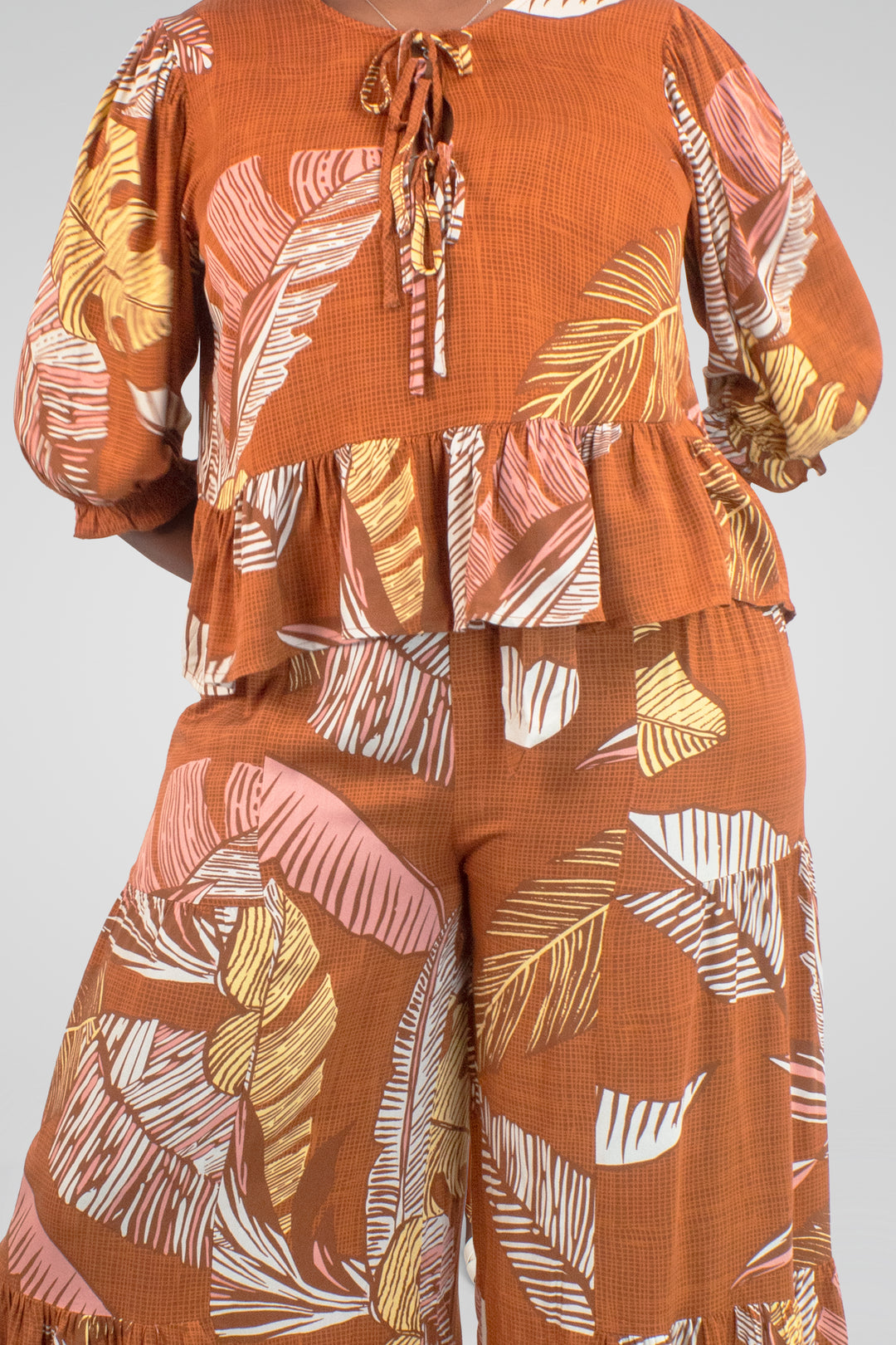 MULHER-CONJUNTO LARANJA COM ESTAMPAS NOVO