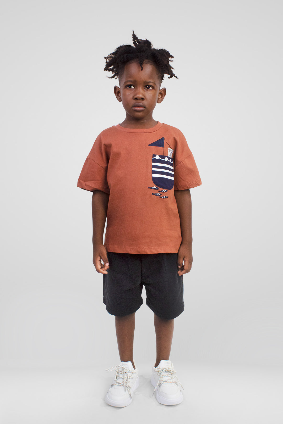 CRIANÇA-T-SHIRT CASTANHA NOVA