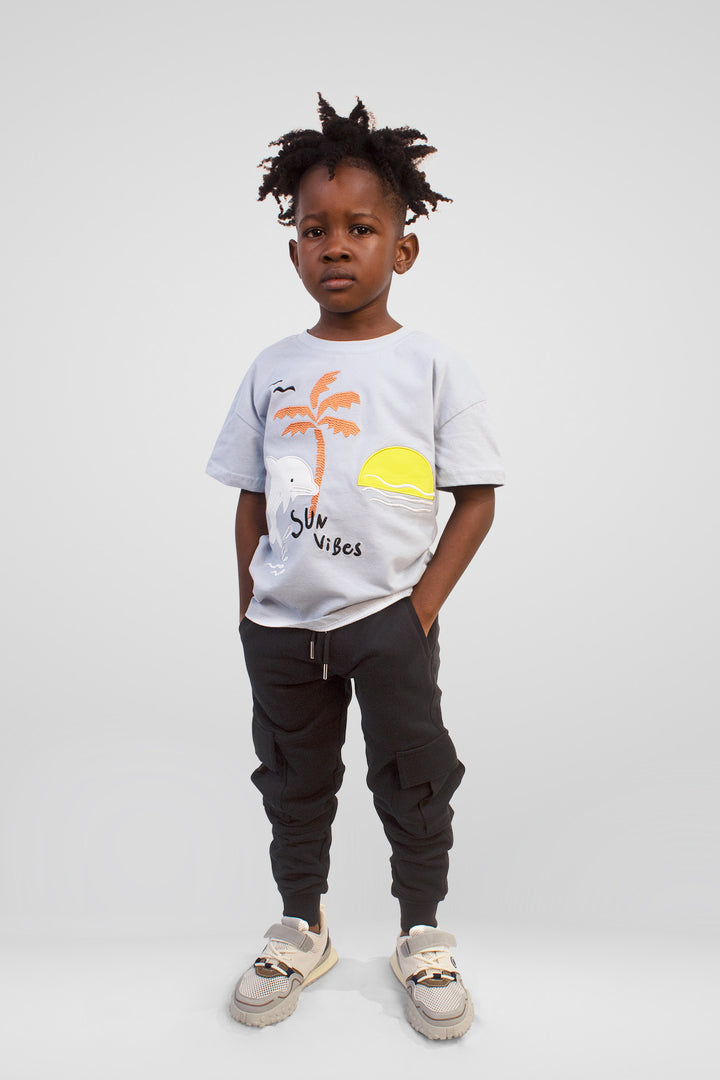 CRIANÇA-T-SHIRT AZUL CLARA NOVA