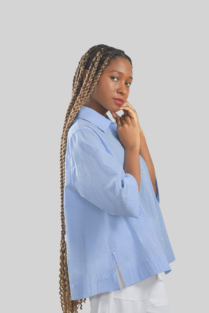 MULHER-CAMISA AZUL NOVA 2026