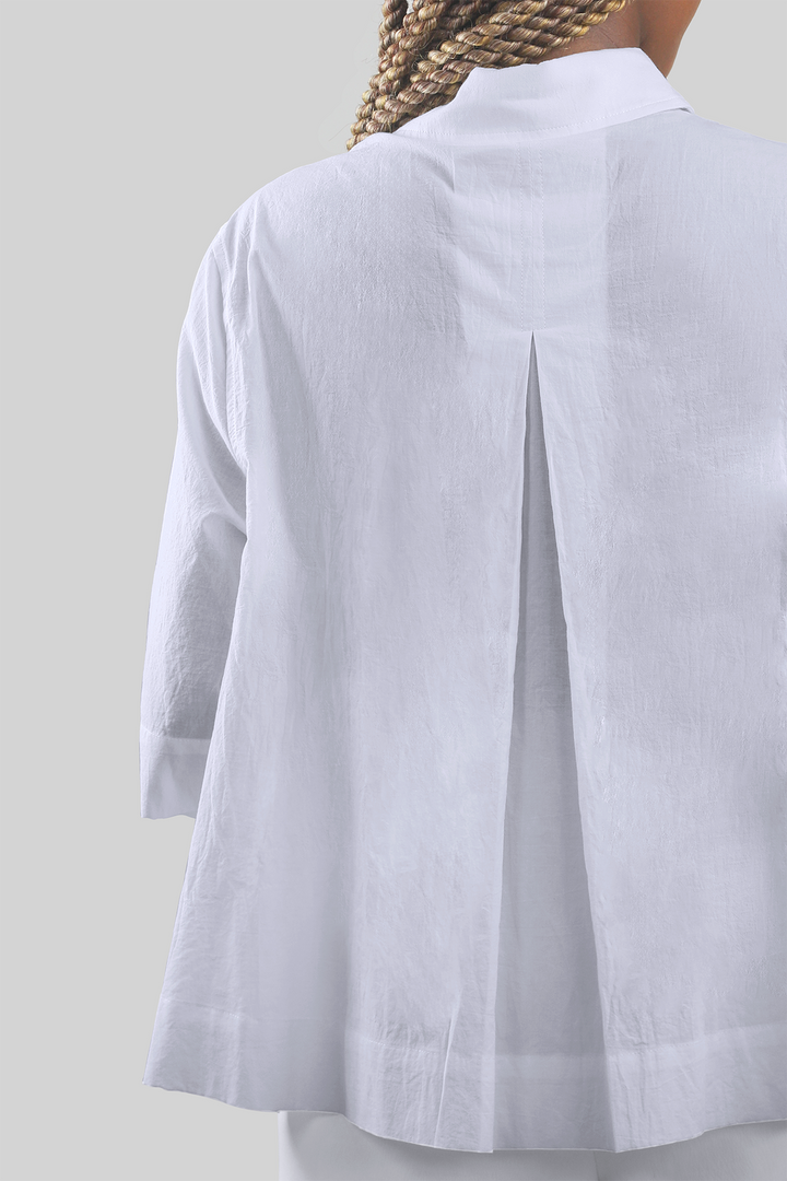 MULHER-CAMISA BRANCA NOVA 2026