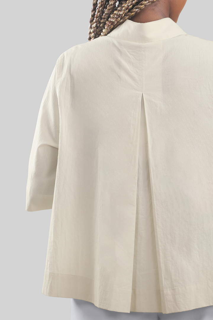 MULHER-CAMISA BEGE NOVA 2026