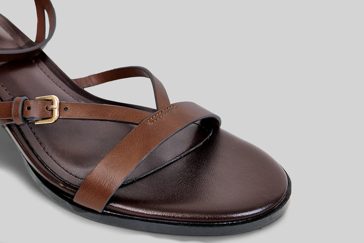 MULHER-SANDÁLIA ALTA CASTANHA NOVA