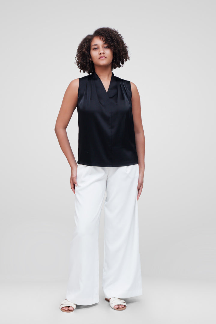 MULHER-BLUSA PRETA NOVA