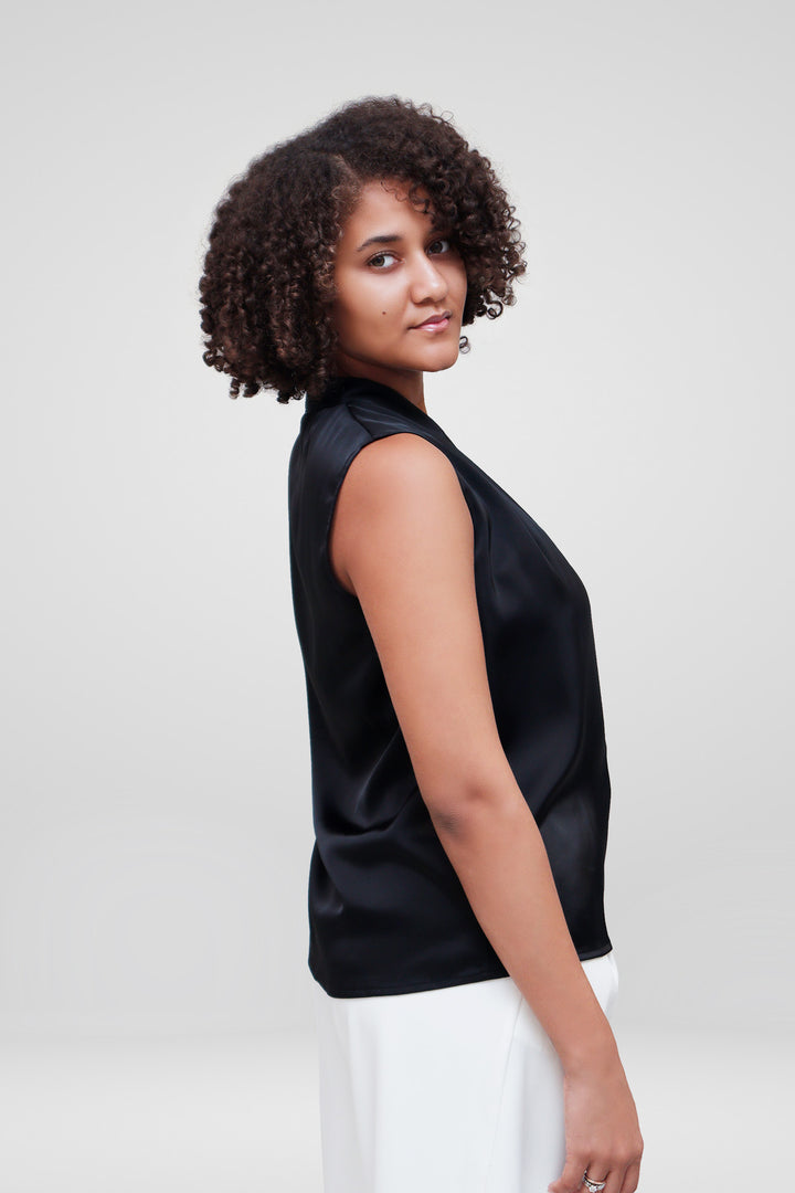 MULHER-BLUSA PRETA NOVA