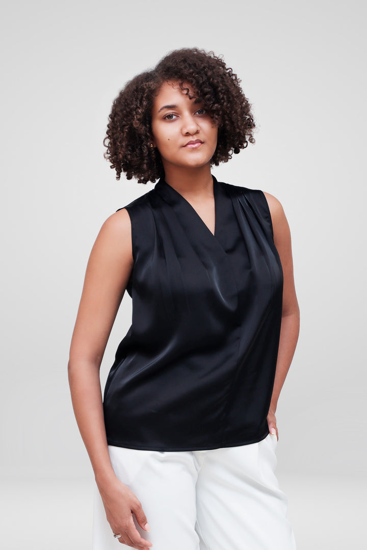 MULHER-BLUSA PRETA NOVA