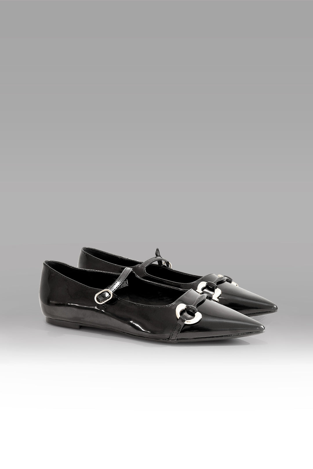 MULHER-SAPATO PRETO NOVO