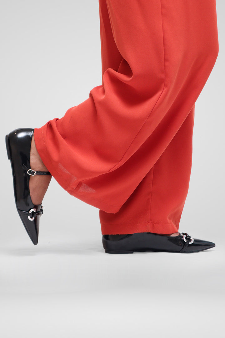 MULHER-SAPATO PRETO NOVO