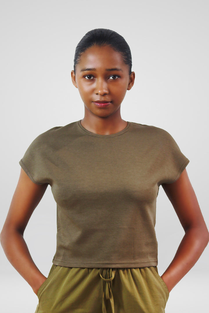 MULHER-BLUSA VERDE NOVA