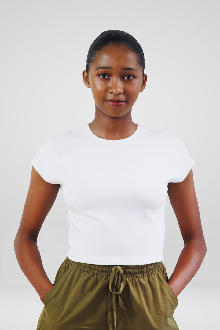 MULHER-BLUSA BRANCA NOVA