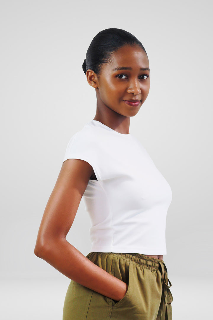 MULHER-BLUSA BRANCA NOVA