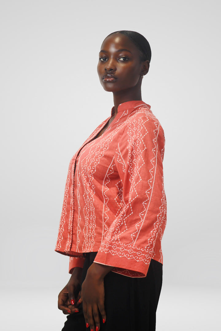 MULHER-BLUSA VERMELHA NOVA