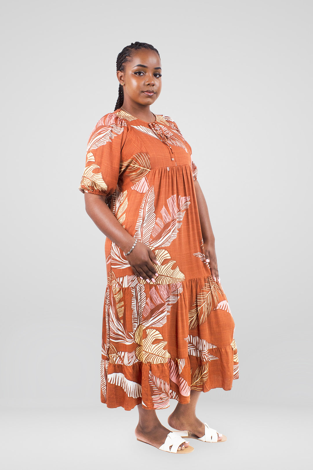 MULHER-VESTIDO LARANJA COM ESTAMPAS NOVO