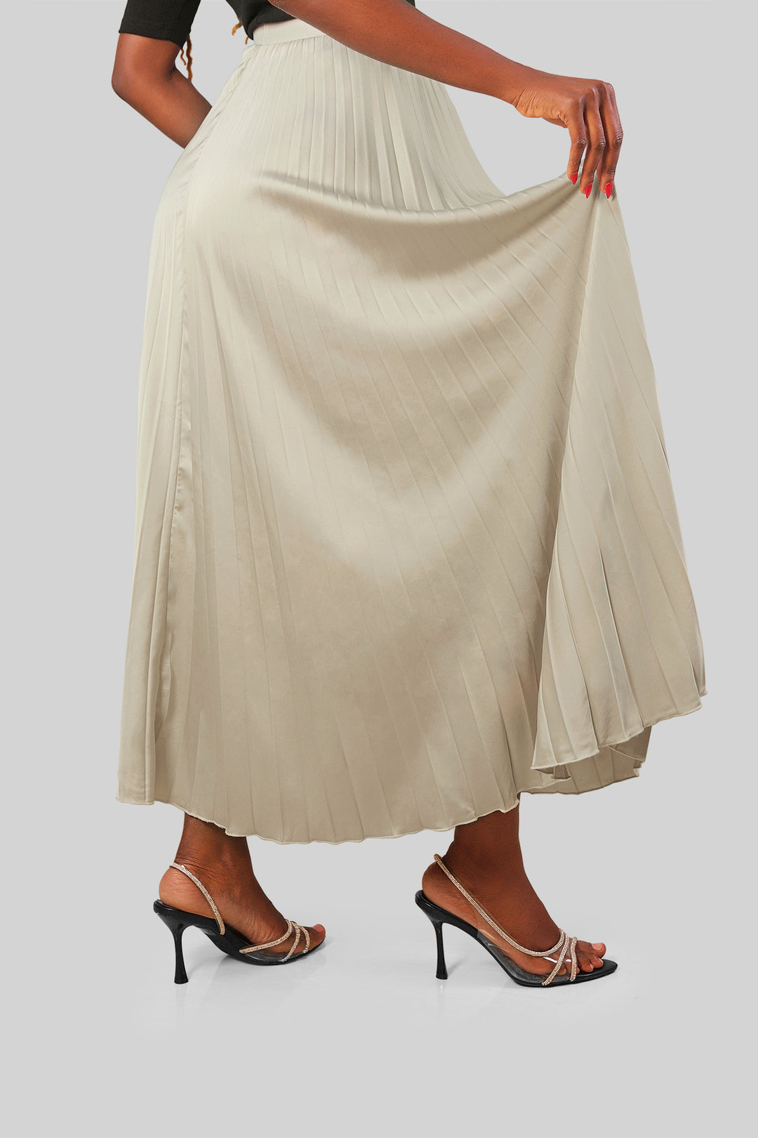 MULHER-SAIA PLISSADA BEGE NOVA