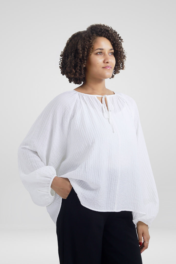 MULHER-BLUSA BRANCA NOVA