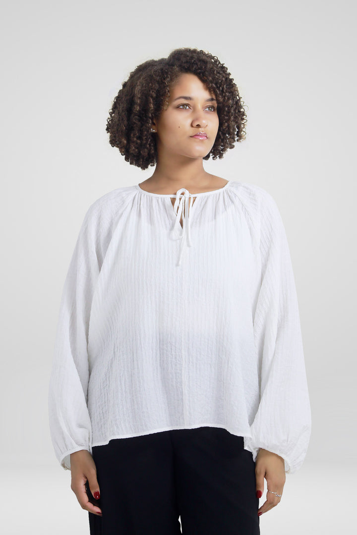 MULHER-BLUSA BRANCA NOVA