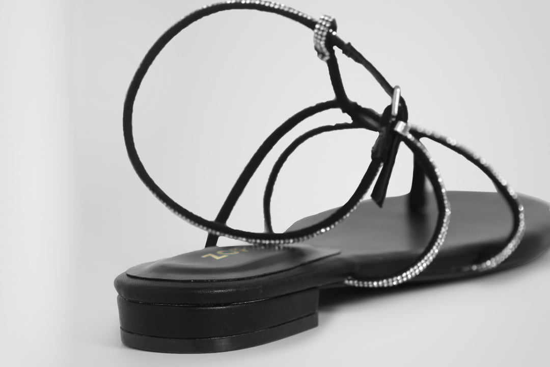 MULHER-SANDÁLIAS PRETA NOVA