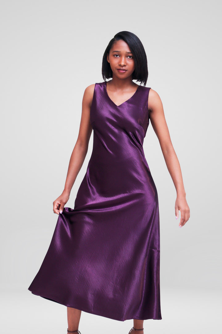 MULHER-VESTIDO LILÁS NOVO