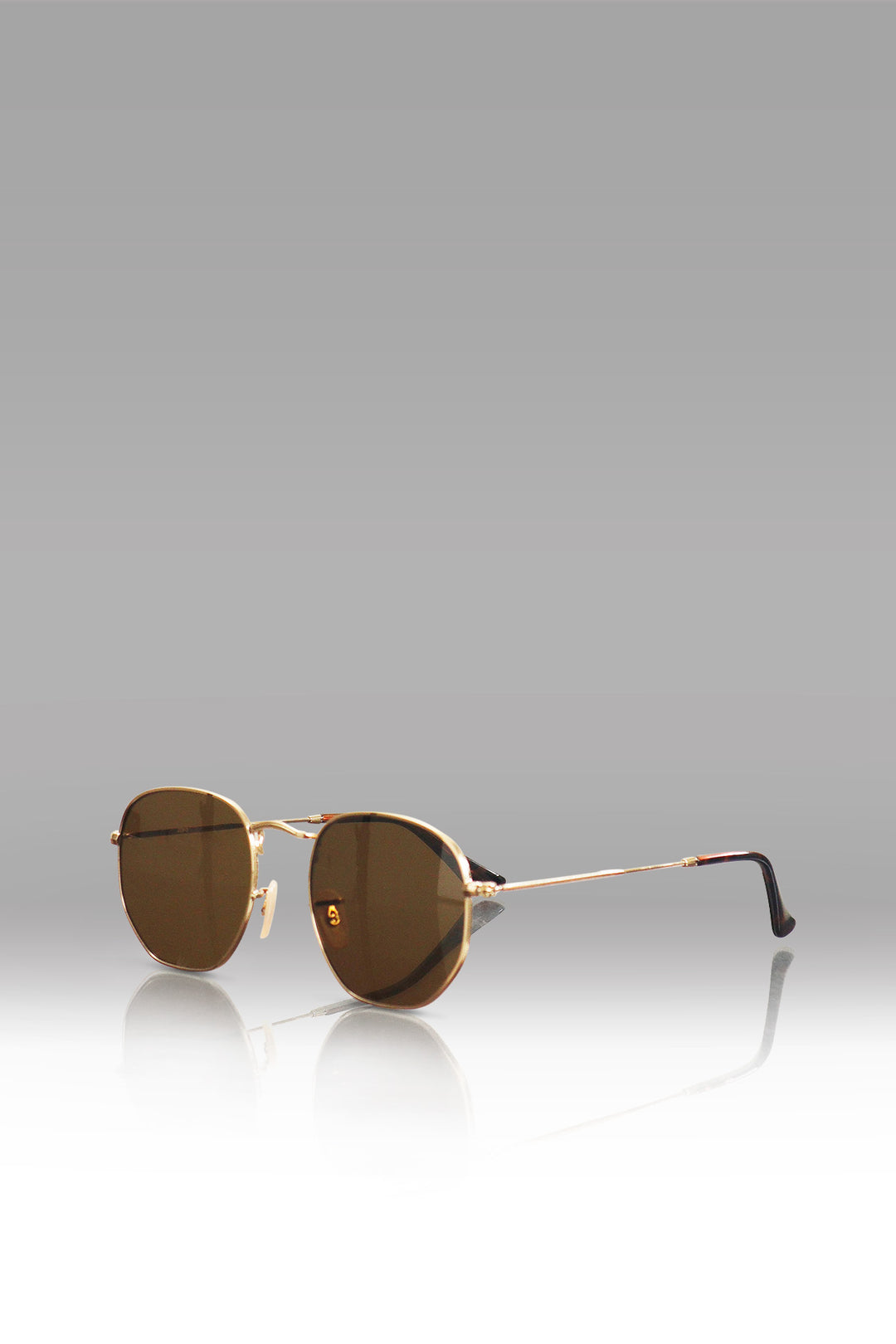 HOMEM-ÓCULOS DE SOL NOVO