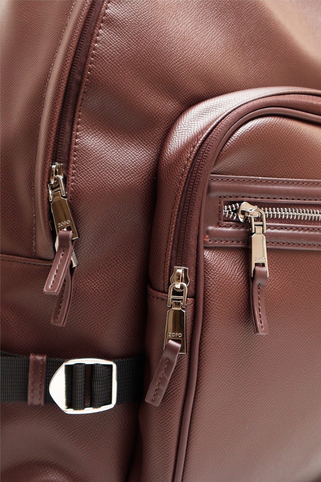 HOMEM-MOCHILA CASTANHA NOVA