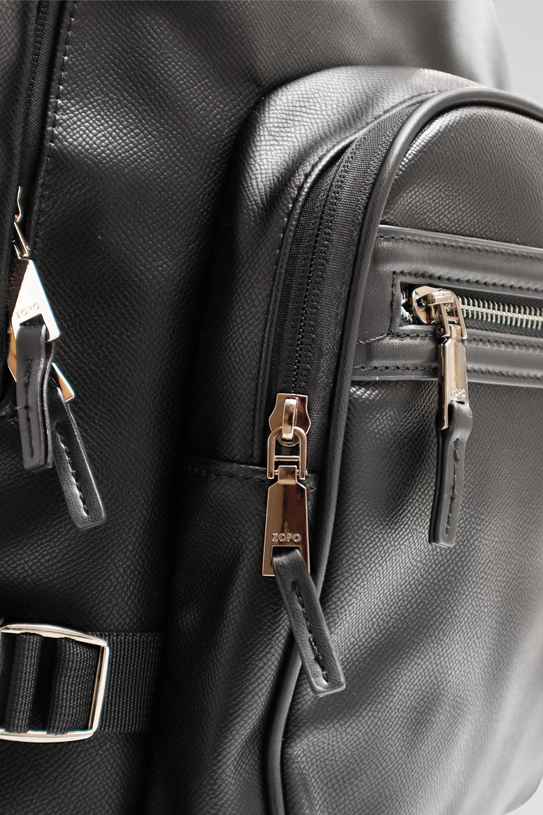 HOMEM-MOCHILA PRETA NOVA