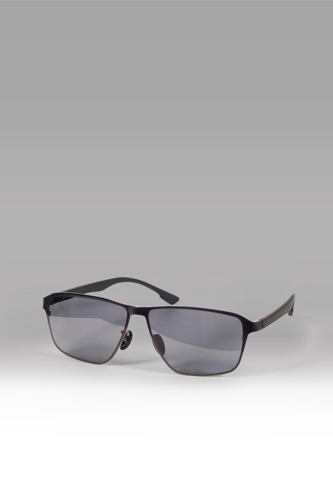 HOMEM-ÓCULOS DE SOL NOVO