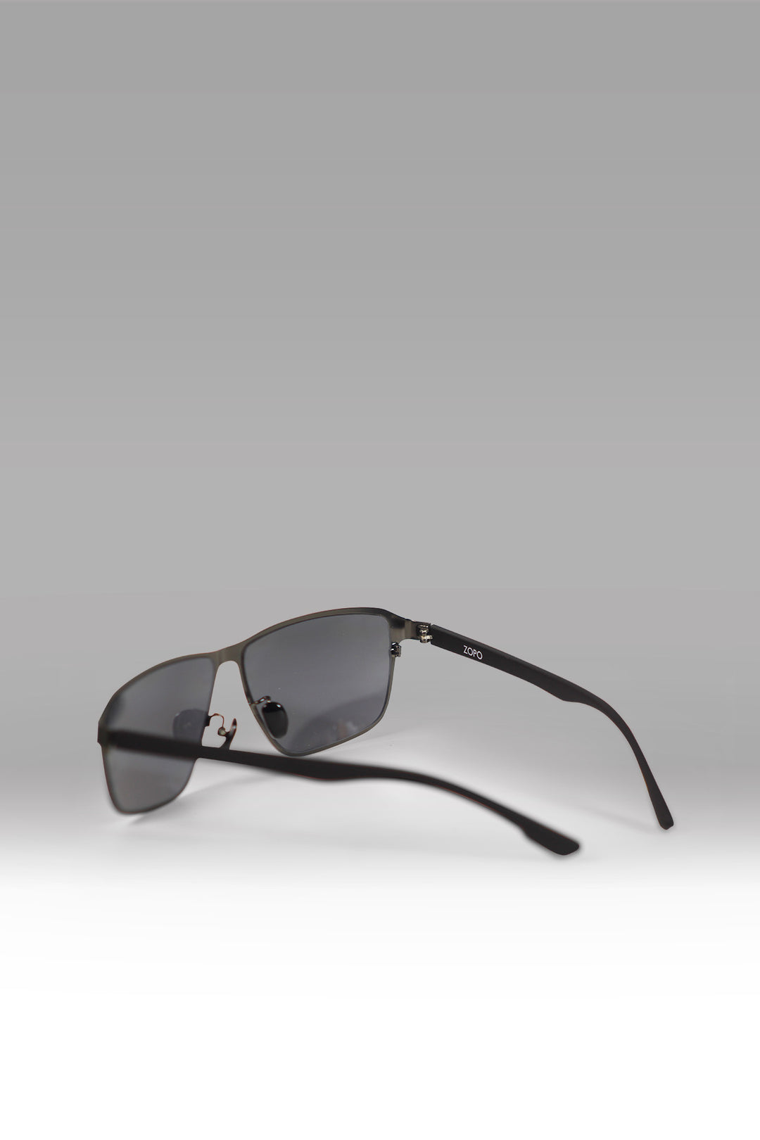 HOMEM-ÓCULOS DE SOL NOVO