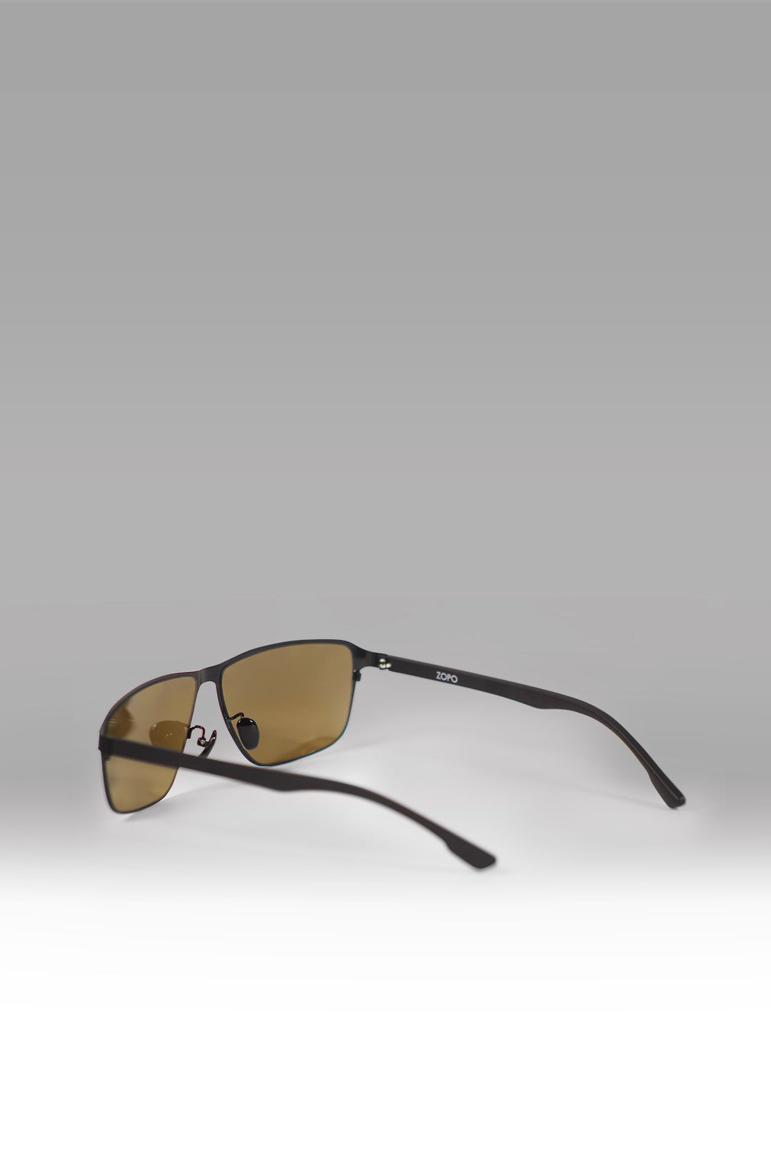 HOMEM-ÓCULOS DE SOL NOVO