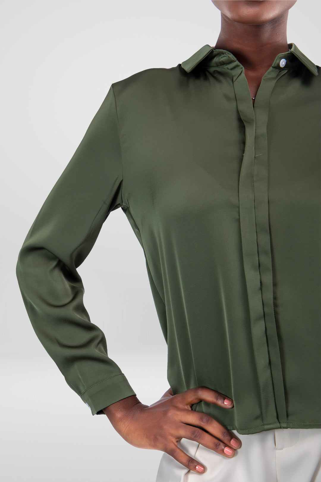 MULHER-CAMISA VERDE NOVA