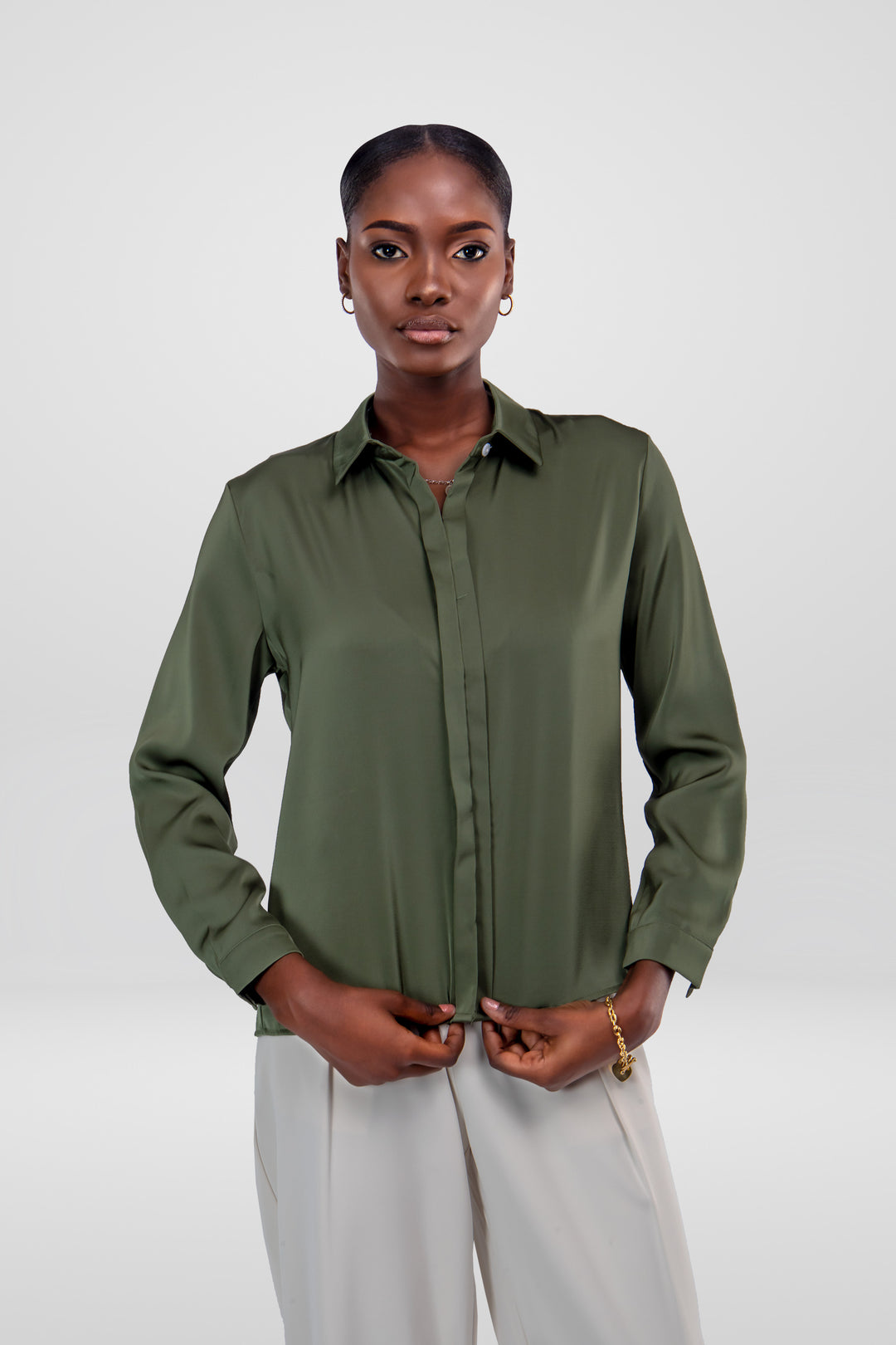 MULHER-CAMISA VERDE NOVA