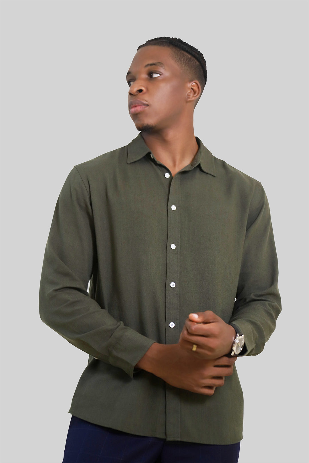 HOMEM-CAMISA VERDE NOVA